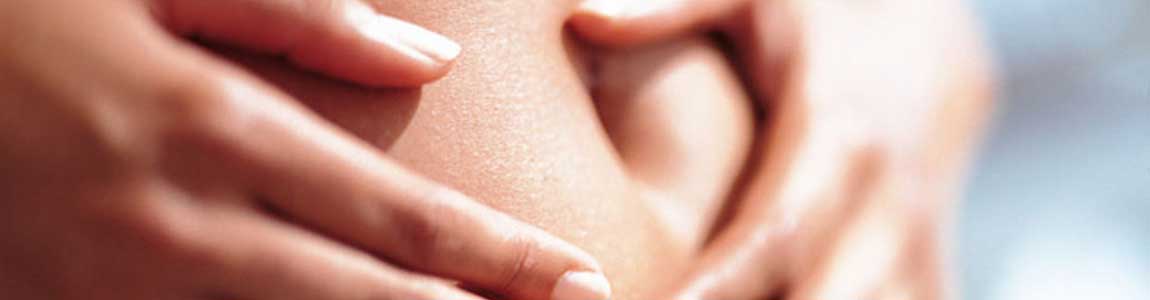 Woman-holding-stomach